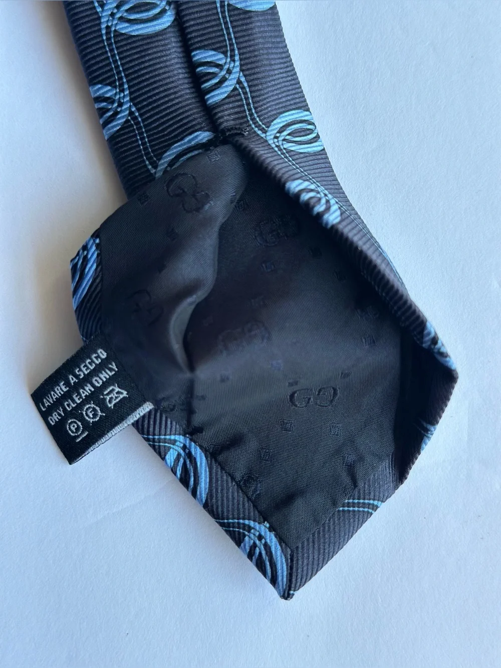 Gucci Tie Blue Interlocking Chain Pattern Made in Italy 100% Silk